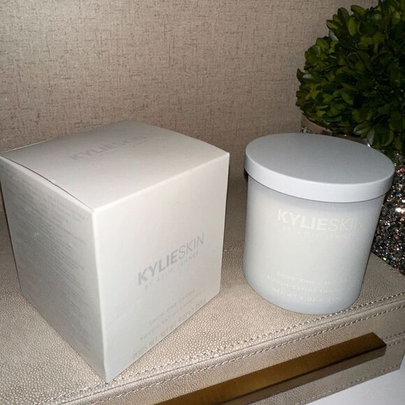 KYLIE COSMETICS/ Kylie Skin Snow Pine Candle-9oz Vegan Soy Wax,55-Hour B… - Picture 11 of 17